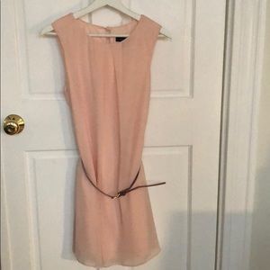 Pink summer dress with a belt, perfect for dinners